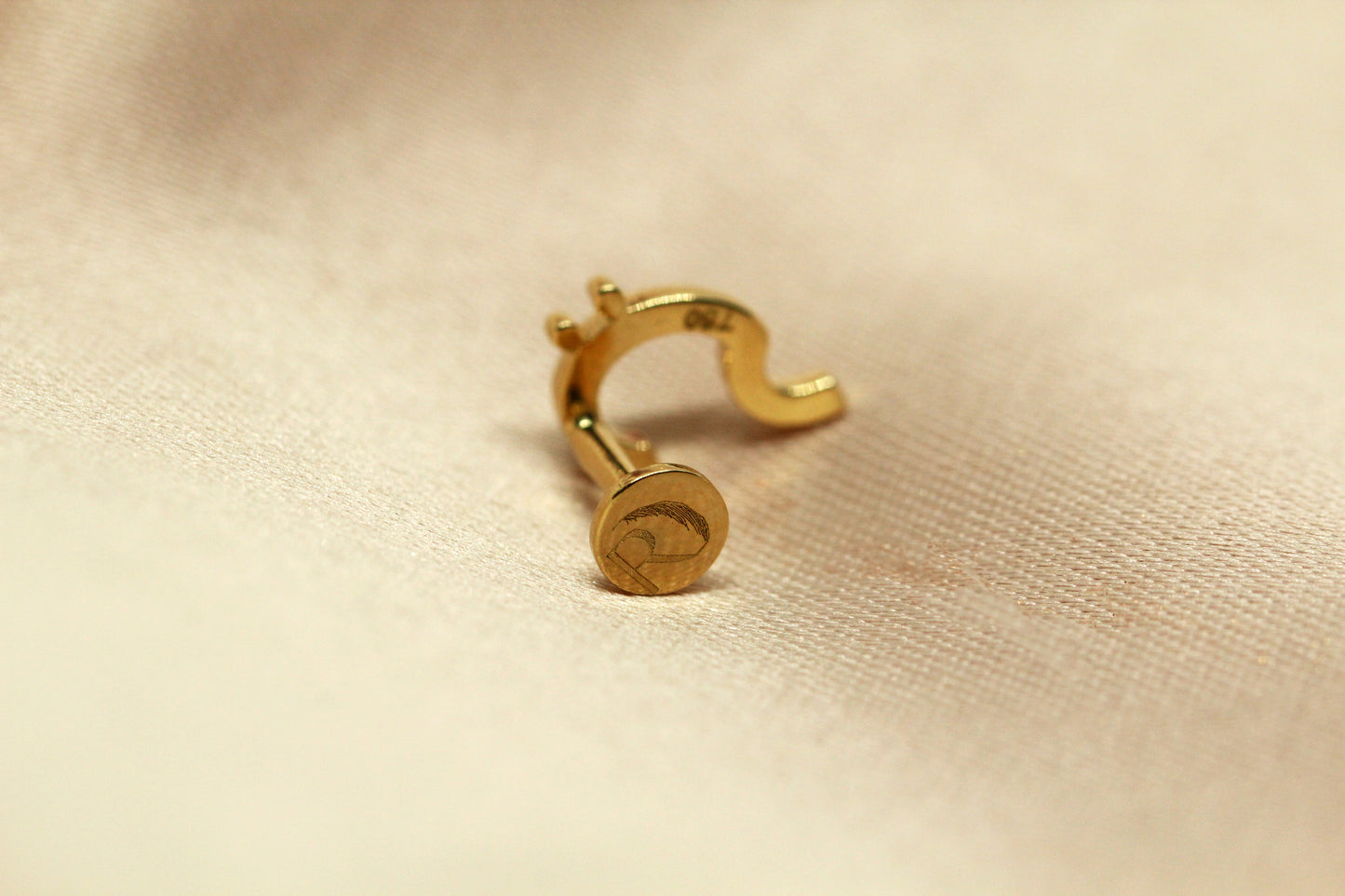 Arabic letter solid gold